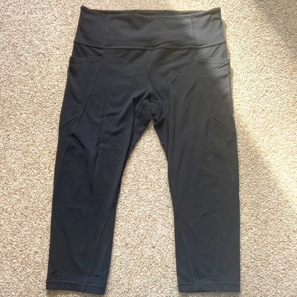 Athleta salutation crops